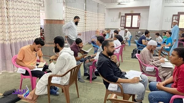 طلاب الأزهر يقرأون القرآن الكريم كاملا بطريقة السرد في جلسة واحدة.. بث مباشرنفذ طلاب الأزهر الشريف، فعاليات مبادرة يوم السرد القرآني، بعد صلاة الفجر