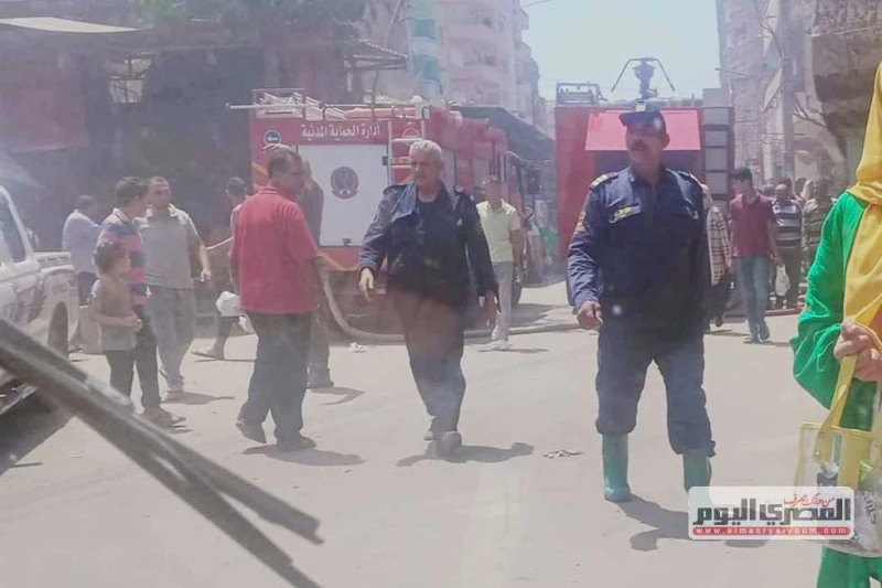 حريق يلتهم محتويات مخزن مواد غذائية بالغربية (تفاصيل) شهدت مدينة زفتي، منذ قليل، اندلاع حريق بأحد المخازن الخاصة بالمواد الغذائية بشارع بركة السبع في