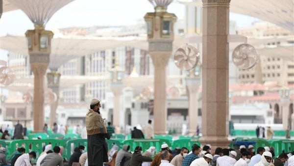 بث مباشر.. شعائر صلاة الجمعة من الحرمين الشريفيننقلت قناة القرآن الكريم وقناة السنة النبوية، بثا مباشرا لصلاة اليوم الجمعة برحاب الحرمين الشريفين المسجد الحرام والمسجد النبوي الشري