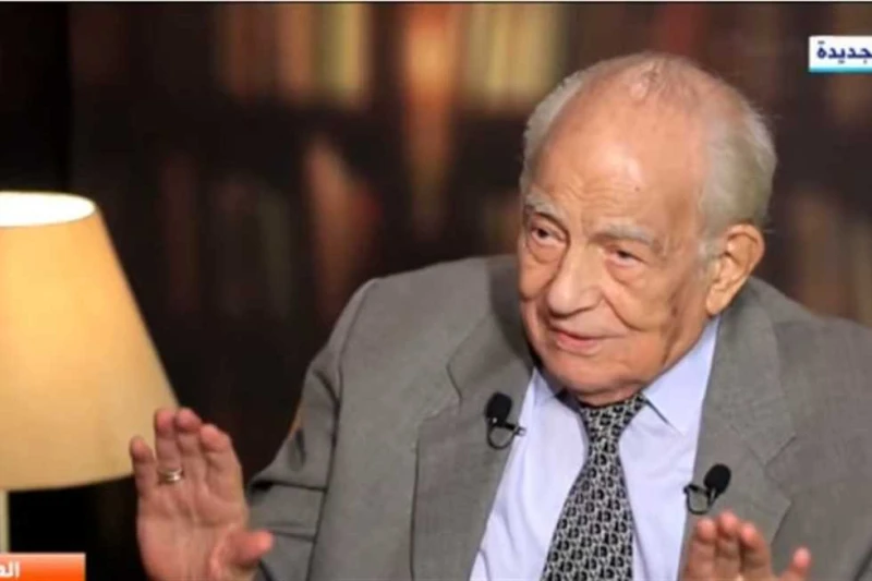 رشوان توفيق رأيت الرسول في المنام مرتين: قالي أنا صاحب الفضل قال الفنان القدير رشوان توفيق، إن محمود مرسي مخرج بمواصفات عالمية، متابعا: دوري في مسلسل