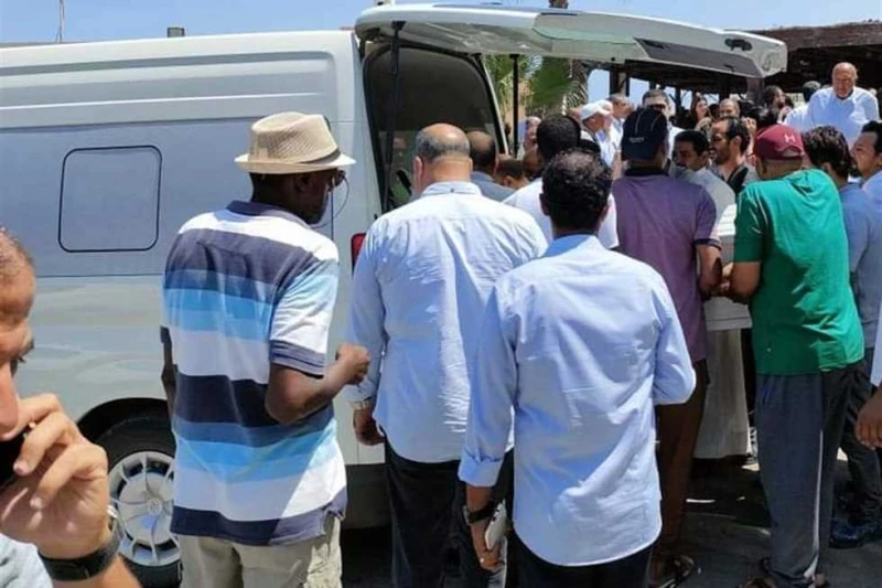 صلاة الجنازة على نبيل العربي في مسجد قرية الدبلوماسيين بالساحل الشمالي شارك المئات من الدبلوماسيين منذ قليل فى صلاة الجنازة على الراحل السفير نيبل