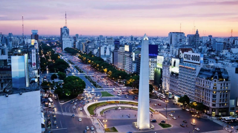 على طريقة لا كاسا دي بابيل.. اكتشاف نفق أسفل بنك بالأرجنتين على طريقة البروفيسور في لاكاسا دي بابل، أقدمت عصابة في الأرجنتين على بناء نفق بعمق 3 أمتار من بنك ماكرو بالأرجنتين ولم ت