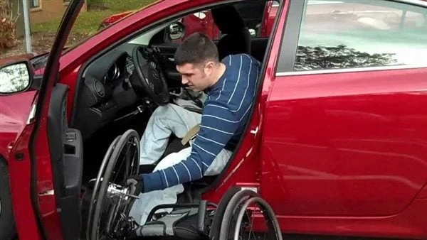 احذر سحب سيارات ذوي الهمم منك سيارات ذوي الهمم يهتم بها كثير من المواطنين ،خاصة أقارب هذه الفئة التى تدعمها الدولة ، والتى يستفيد ب المخالفة منها بعض الفئات مما اتاحته الحكومة من م