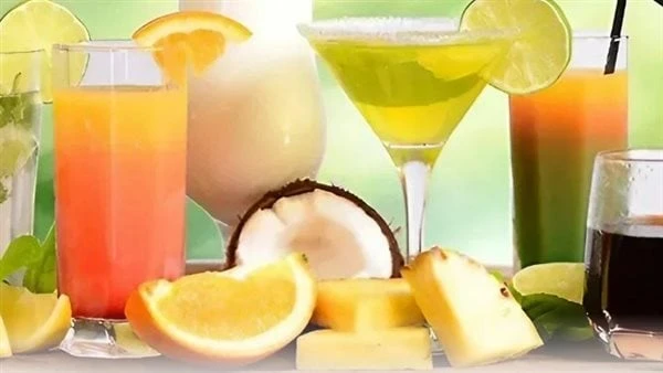 لمواجهة الطقس الحار.. مشروبات طبيعية تساعد على الترطيب هناك العديد من المشروبات الطبيعية التي يمكن أن تساعد في ترطيب الجسم، وفقا لما نشره موقع هيلثي فى ظل ظروف ارتفاع درجة الحرارة.