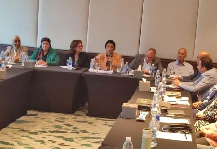 وزارة الصحة: تنظيم الأسرة ينفع العمال بالمصانع شاركت وزارة الصحة والسكان، في حلقة نقاشية بعنوان تعزيز الشراكات بين وزارة الصحة والسكان وغرف الصناعات باتحاد الصناعات المصرية من أجل 