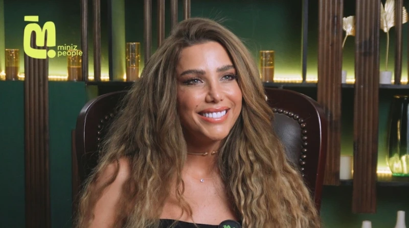 دانا حلبي: أخاف من والدي لأنه كان يضربني وأنا صغيرة تحدثت الفنانة اللبنانية دانا حلبي عن بدايتها في عالم الشهرة، خلال حوارها مع منصة مينيز.بداية دانا حلبي وقالت حلبي إنها بدأت مشوا