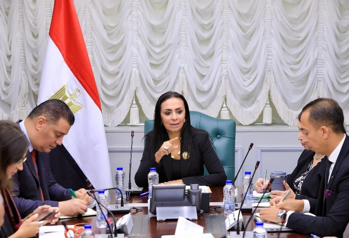 التضامن: إنشاء 3 مراكز كفالة تستقبل الأبناء كريمي النسب قالت الدكتورة مايا مرسي وزيرة التضامن الاجتماعي، إنه يتم إنشاء 3 مراكز كفالة تستقبل الأبناء