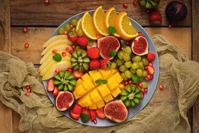 فواكه صيفية تعالج الصداع دون الحاجة للمسكناتيلجأ بعض الأشخاص إلى تناول جرعات عالية من المسكنات عند الإصابة بالصداع في فصل الصيف، مع العلم أن الأسواق