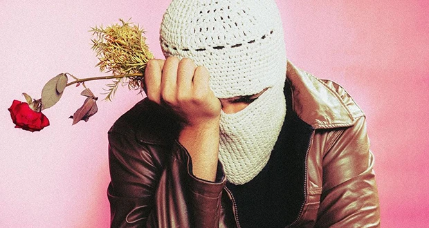 في حفله الأول.. هذه رسالة المطرب المقنع لحبيبته تعرف على التالي في حفله الأول.. هذه رسالة المطرب المقنع لحبيبته، متابعة بتجرد في حفله الأول والذي