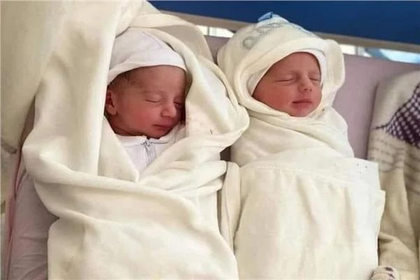 فاجعة أب.. ذهب لاستلام شهادات ميلاد توأمه وعاد ليجدهم شهداء - فيديو وصور متفرقات شاهد المقال التالي من صحافة مصر عن فاجعة أب ذهب لاستلام شهادات ميلاد