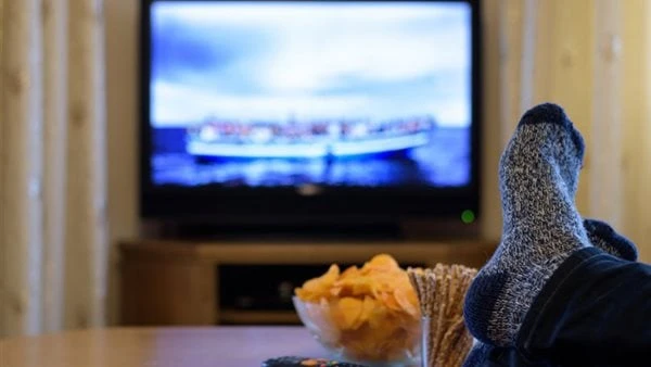 الكهرباء تناشد المواطنين غلق التليفزيون وتركيب لمبتين فقط فى الغرفة لهذا السبب واصلت وزارة الكهرباء ممثلة فى الشركة القابضة لكهرباء مصر، حملات ترشيد