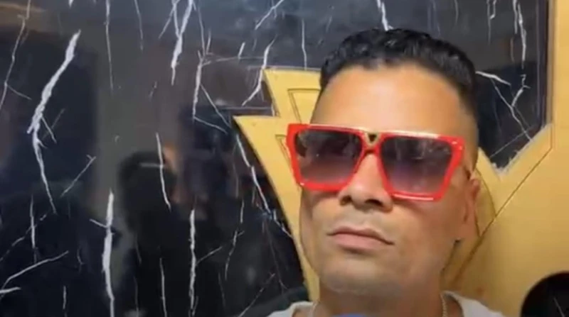 حسن شاكوش يعتذر ل صابر الرباعي والشعب التونسي (خاص) علق مؤدي المهرجانات حسن شاكوش على أزمته الأخيرة بتوجيه عبارات غير لائقة للشعب التونسي، حيث اعتذر عقب خروجه من تحقيقات أجريت معه