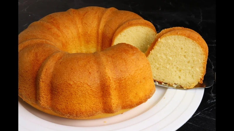 طريقة عمل كيكة الحليب الهشة والخفيفة بمقادير اقتصادية ومضبوطة وبطعم أحلى من الجاهز تعتبر كيكة الحليب من بين الكيكات المميزة الهشة التي يمكن عملها