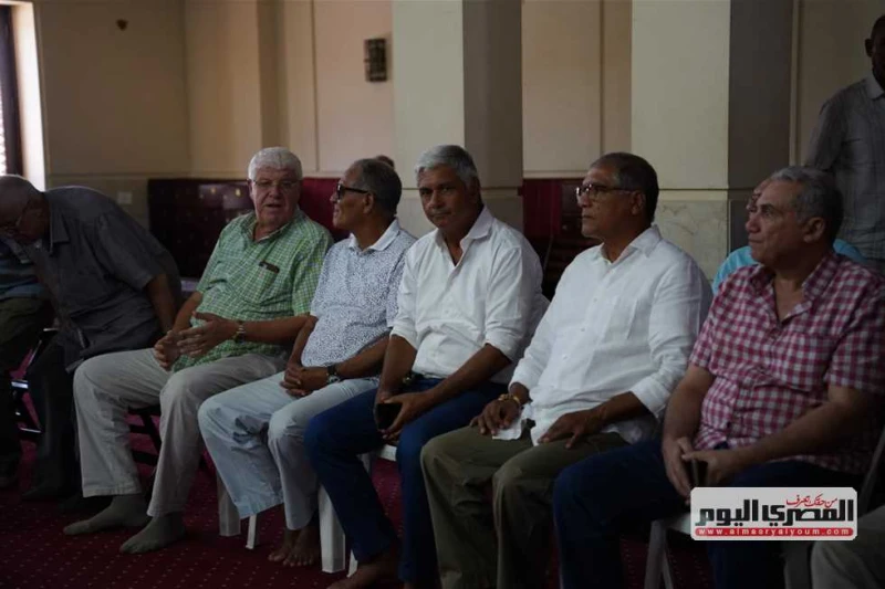 ظهور نادر ل رواية السادات ابنة الرئيس الراحل في عزاء عمتها سكينة ظهرت رواية السادات ابنة الرئيس الراحل محمد أنور السادات، وسط أعمامها وعماتها عفت وسهير وهدى وعزة السادات، خلال تلقى