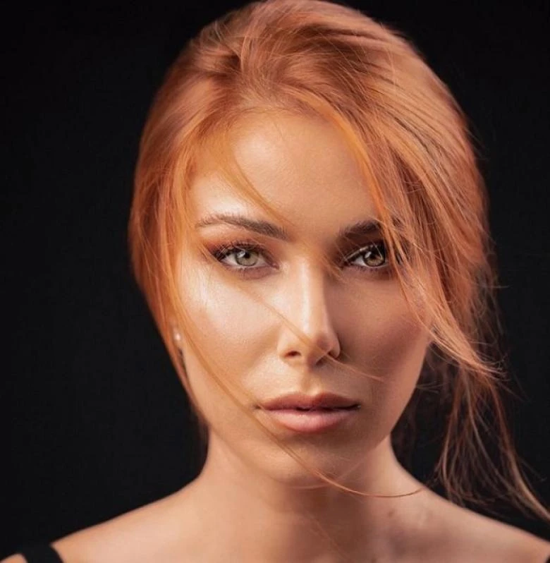 دانييلا رحمة تستعرض هدايا معجبيها لها.. منها صورة تحمل هذه الأغنية افاق عربية - استعرضت الفنانة اللبنانية دانييلا رحمة مجموعة الهدايا التي وصلتها من