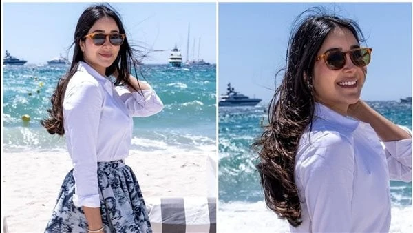 بإطلالة ناعمة.. أسيل عمران تخطف الأنظار بهذا اللوك من فرنساشاركت الفنانة السعودية أسيل عمران بصورة لها من أمام أحد الشواطئ في فرنسا، وشاركتها مع