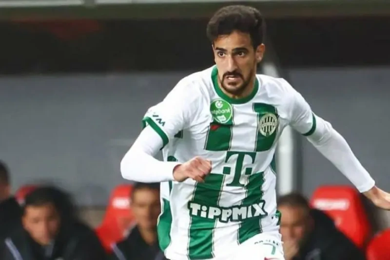 بن رمضان يوافق على الانضمام للأهلي.. وخطوة تفصل إتمام الصفقةقدم النادي الأهلي عرضا جديدا لنادي فرينكفاروزي المجري لضم اللاعب محمد علي بن رمضان على