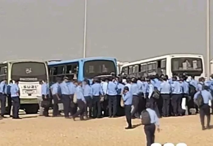 تظاهر مئات العاملين فى طلعت مصطفى للمطالبة بتحسين الأجور شهدت مدينتى المملوكة لمجموعة طلعت مصطفى، اليوم الخميس، وقف احتجاجية من العاملين للمطالبة