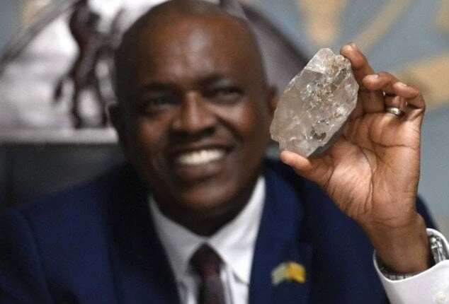 اكتشاف ثاني أكبر ألماسة في العالم منوعات الاسبوع منوعات الاسبوع، اكتشاف ثاني أكبر ألماسة في العالم،ضجة واسعة صاحبت اكتشاف ثاني أكبر ألماسة في العالم