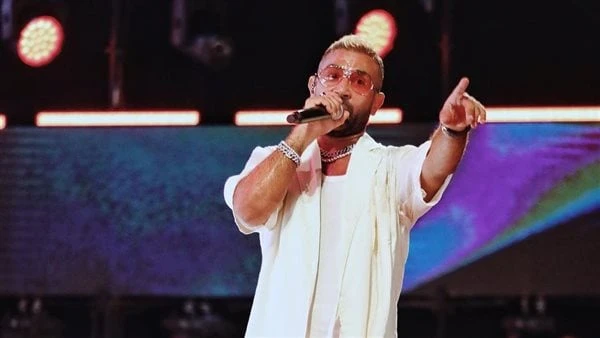 شاهد بالصور.. أحمد سعد يشعل حفل مراسى بحضور كامل العددفى واحدة من أقوى حفلات مراسى أحيا المطرب أحمد سعد حفلا كبيرا بحضور عدد كبير من محبى .وأشعل أحمد