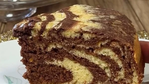 طريقة عمل الكيكة بمذاق لا يقاوم في البيت الكيكة من الحلويات الشهية واللذيذة التي يعشق الكبار والصغار تناولها، فقدمت الشيف غادة التلي، عبر حسابها الرسمي على موقع التواصل الاجتماعي ف