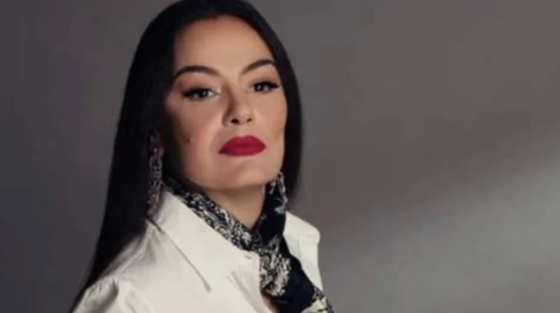 معجزة ربانية تعيد الفنانة شريهان للأضواء عادت الفنانة شريهان للأضواء من جديد، حيث تصدرت ترند محرك البحث جوجل، بعد احتفالها بعيد ميلاد ابنتها تالية القرآن، التي أتمت ال15 عاما، أمس