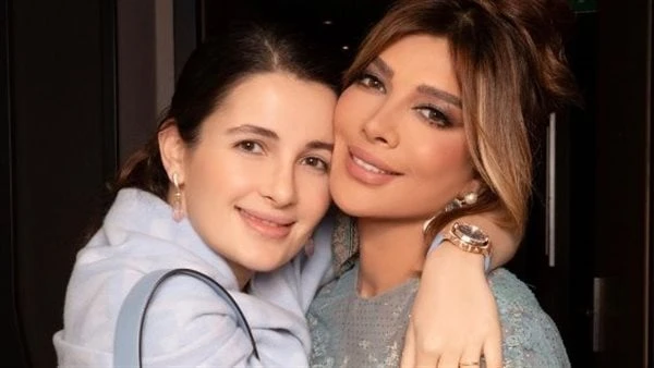 في عيد ميلادها إطلالات أنيقة ل شام أبنة أصالة.. شاهد حرصت الفنانة أصالة على مشاركة متابعيها عبر حسابها الرسمي على موقع التواصل الأجتماعي إنستجرام، بصورة لأبنتها شام الذهبي للتهنئة