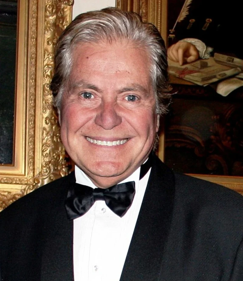 مهرجان الدار البيضاء يكرم حسين فهمي : يستاهليكرم مهرجان الدار البيضاء للفيلم العربى الفنان حسين فهمي رئيس مهرجان القاهرة السينمائي، حيث يمنحه جائزة