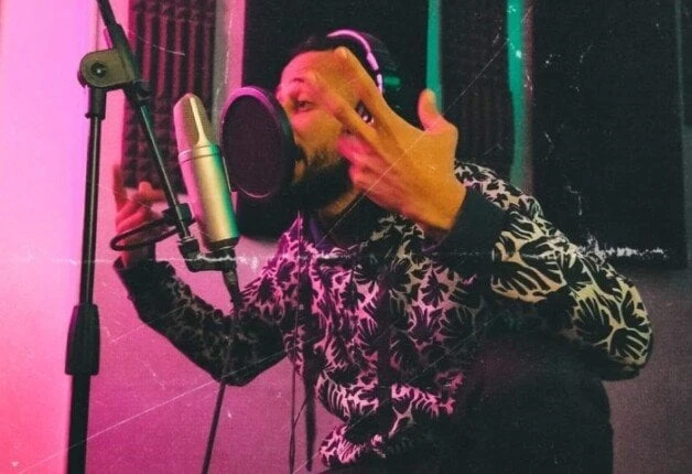 محمود عبد الرازق يعلن اعتزاله الغناء بشكل نهائي خوفا من الله مغني الراب المصري محمود عبد الرازق مروة الدقيشيقال مغني الراب المصري محمود عبد الرازق: