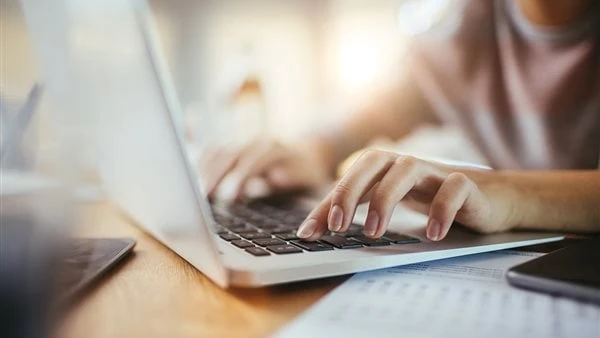 من غير مشاوير.. طريقة حجز تذاكر القطار أونلاينتسعى الدولة إلي تقديم كافة خدماتها بكل سهولة ويسر عبر الإنترنت والتي من بينها إمكانية حجز تذاكر القطار أونلاين دون الحاجة للذهاب لمحطة