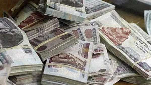 استكمال صرف مرتبات شهر أغسطس للعاملين في الدولةاستأنفت الحكومة ممثلة في وزارة المالية، الأحد، عمليات صرف مرتبات شهر أغسطس لكل العاملين الخاضعين