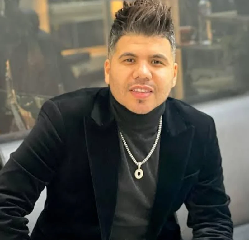 عمر كمال متهم بسرقة أغنية محمد كمالقدم المغني المصري محمد كمال شكوى ضد مغني المهرجانات عمر كمال في نقابة المهن الموسيقية.واتهم الأول الأخير بسرقة