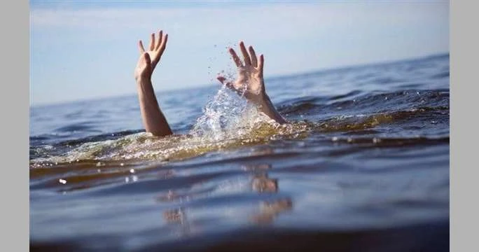 رحلة عائلية تنتهي بمأساة باليمن.. غرق فتى ووالدته تلحق به حزنا عليه لايف ستايل لايف ستايل، رحلة عائلية تنتهي بمأساة باليمن غرق فتى ووالدته تلحق به