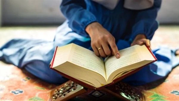 هل أحصل على ثواب قراءة القرآن بالنظر دون تحريك الفم؟.. الإفتاء تجيبقال الدكتور أحمد ممدوح أمين الفتوى بدار الإفتاء المصرية إن الذى تفعله لا يسمى