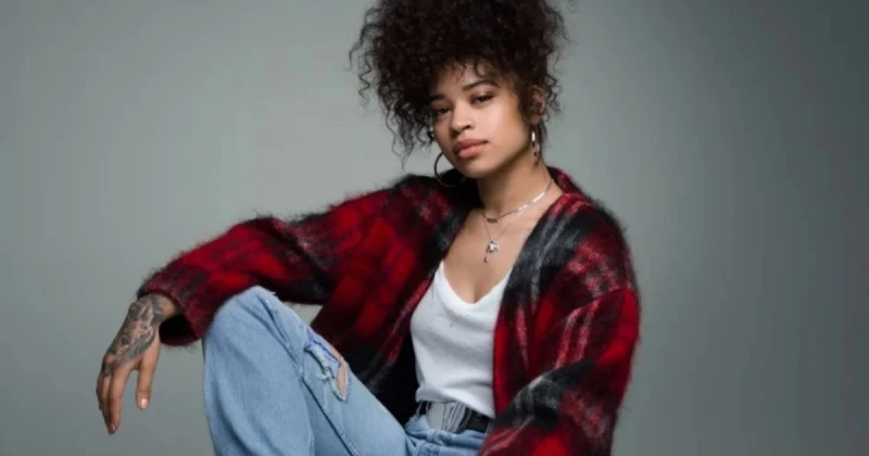 الفن و المشاهير: إيلا ماي تخفي حملها لأكثر من 6 أشهر .. وهكذا أظهرت مولودها لمتابعيها شاهد المقال التالي من صحافة لبنان عن إيلا ماي تخفي حملها لأكثر من 6 أشهر وهكذا أظهرت مولودها ل