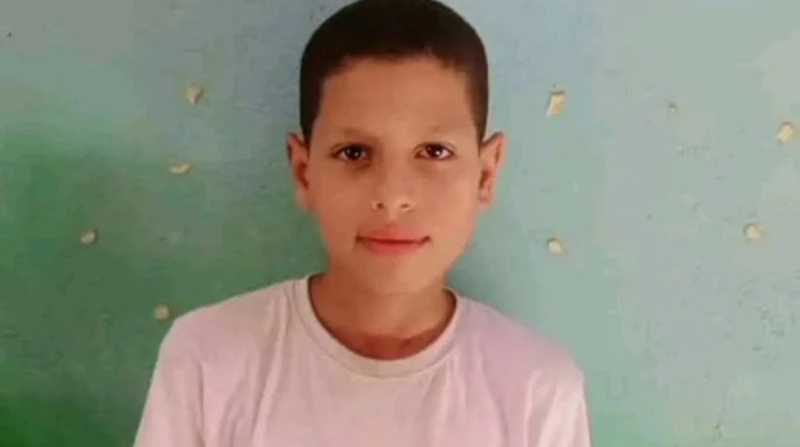 تحدى أصحابه يعدي عوم.. غرق طفل في نيل سوهاج تمكنت قوات وحدة الإنقاذ النهري بدائرة مركز العسيرات جنوب محافظة سوهاج، من انتشال جثة طالب لقي مصرعه غرقا