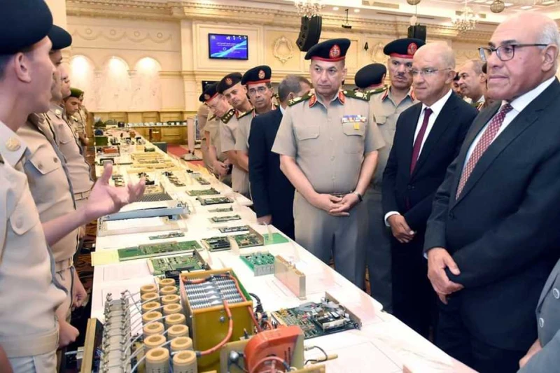 القوات المسلحة تنظم معرضا لدعم تصنيع قطع غيار ومستلزمات التأمين لأسلحة الدفاع الجوي (تفاصيل) نظمت القوات المسلحة معرضا لدعم التصنيع المحلي لقطع