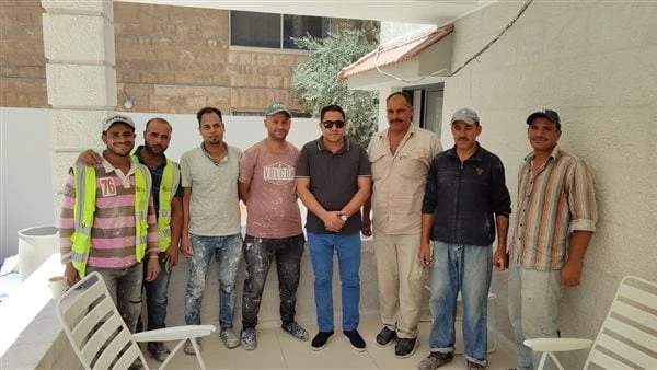 جولة لمكتب التمثيل العمالي في الأردن بين المصريين للتوعية بالحقوق والواجباتنظم مكتب التمثيل العمالي بالمملكة الأردنية الهاشمية جولة في مواقع عمل داخل