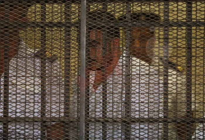 كيف تخلص سفاح التجمع من ضحاياه بمخدر الآيس؟، محامي المتهم يجيب قال دفاع سفاح التجمع أمام هيئة المحكمة، في الجلسة السادسة لمحاكمة كريم سليم المعروف