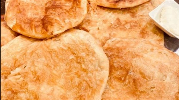 بكوب دقيق وماء.. طريقة عمل فطير الطاسة المشلتت بدون فرنتصدرت وصفة فطير الطاسة المشلتت ترند السوشيال ميديا وذلك لأنها وصفة غير مكلفة وسهلة وبسيطة ولا