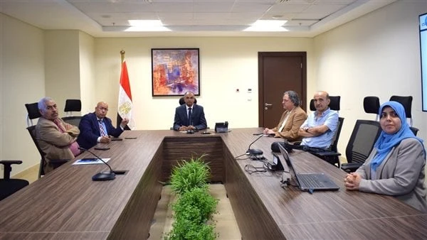 الإسكان :تحسين خدمات مياه الشرب بالقاهرةاجتمع الدكتور سيد إسماعيل، نائب وزير الإسكان والمرافق والمجتمعات العمرانية، مع المهندس مصطفي الشيمي، رئيس مجلس إدارة شركة مياه الشرب بالقاهر