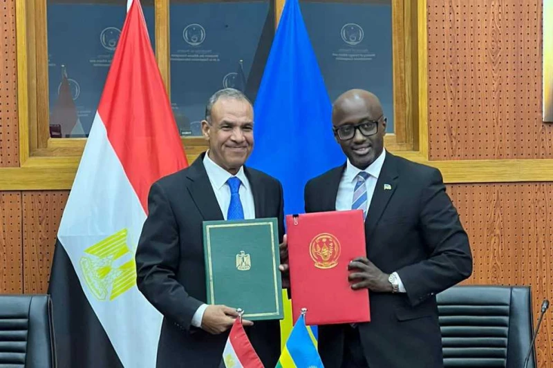 وزير الخارجية يبحث مع نظيره الرواندي إنشاء منطقة لوجستية مصرية في بلاده عقد الدكتور بدر عبدالعاطي وزير الخارجية والهجرة وشئون المصريين بالخارج،