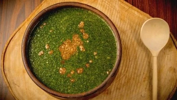 ماذا يحدث لجسمك عند تناول الملوخية؟ تعتبر الملوخية من الأكلات اللذيذة التي يعشقها الكثير من الأشخاص وخصوصا الأطفال. وتعرف الملوخية () علميا ( )، كما