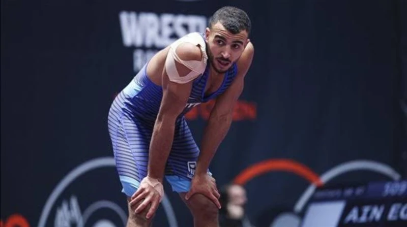 بعد اتهامه بالتحرش في باريس.. اتحاد المصارعة يكشف تفاصيل أزمة كيشو كشف رئيس الاتحاد المصري للمصارعة، محمد محمود، تفاصيل أزمة اللاعب مصطفى كيشو بعد