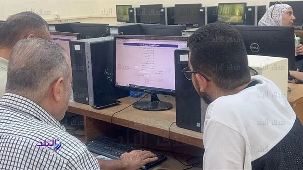 طلاب المرحلة الثانية يسجلون رغباتهم بمعامل التنسيق بجامعة عين شمس.. صور وفيديو شهدت معامل التنسيق بجامعة عين شمس إقبالا كبيرا من الطلاب للتسجيل في اليوم الأخير بالمرحلة الثانية بعد
