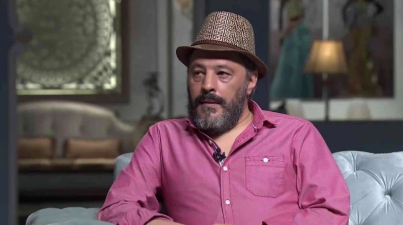 أرهقتونا سنترة.. عمرو عبدالجليل يسخر من هزيمة الفراعنة أمام المغرب سخر الفنان الكوميدي عمرو عبدالجليل، من الهزيمة الثقيلة التي تلقاها المنتخب المصري