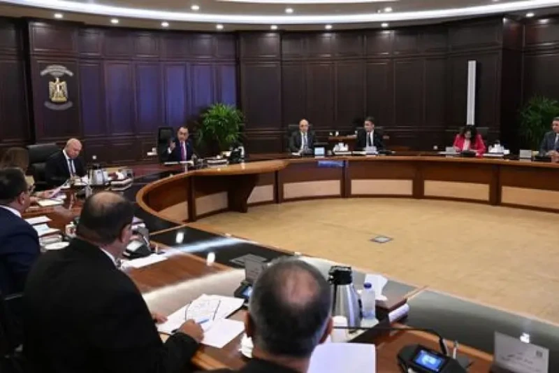 رئيس الوزراء يناقش مقترحات تنمية صناعة السكرتم عقد اجتماع اليوم لرئيس الوزراء مصطفى مدبولي بحضور عدد من الوزراء لبحث دعم صناعة السكر المحلية.وأكد