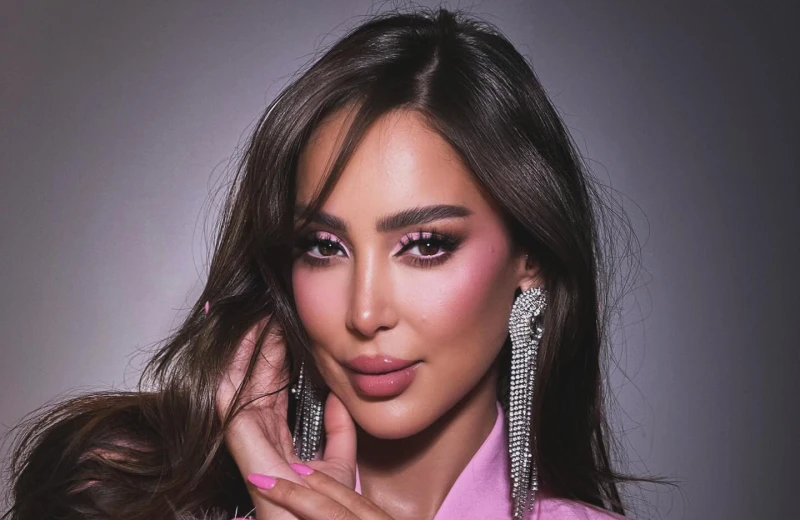 بالفيديو- بسمة بوسيل تطلق أول أغنية مغربية باسمها وتامر حسني غائب عن المشهد أطلقت الفنانة المغربية، بسمة بوسيل، أول أغنية باللهجة المغربية بعنوان ل