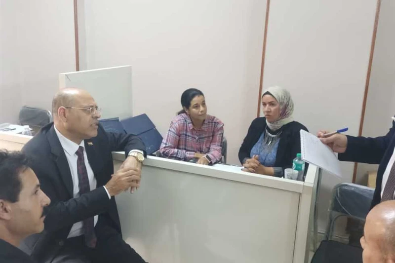 وزير العمل يؤكد أهمية الانضباط وتطبيق سياسة الثواب والعقاب قام وزير العمل محمد جبران، اليوم الثلاثاء بجولة في مناطق عمل السيدة زينب، والخليفة، والمقطم، وعابدين، والوايلي، وشرق مدين