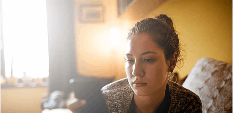 احذروا.. الشاشات تقصر العمر! صحة صحة، احذروا الشاشات تقصر العمر!،حذرت دراسة جديدة من أن تمضية وقت الشباب ملتصقا بالهاتف والكمبيوتر والتلفزيون يقلل من احتمالات الوصول إلى .،عبر صحاف